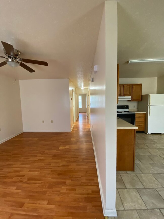 Popular 2 Bedroom, 2 Bath unit Available Now! - Popular 2 Bedroom, 2 Bath unit Available Now! Casa