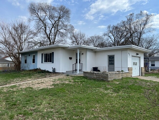 Building Photo - 393 W 20th St