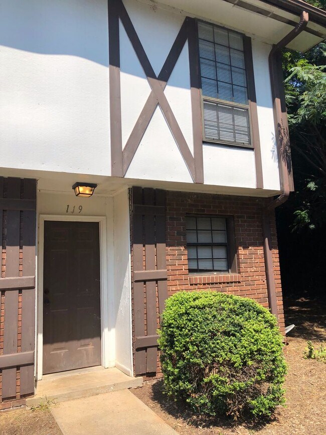 Photo - 119 Village Green Unidad 119