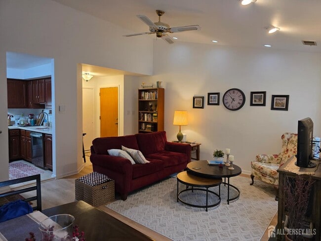 Photo - 119 Commonwealth Ct Unit 11