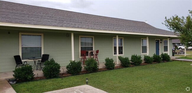 Building Photo - Excellent 3 bedroom 2 bath duplex in Peast... Rental