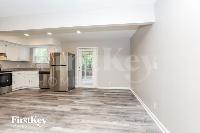 Photo - 704 Berkshire Dr