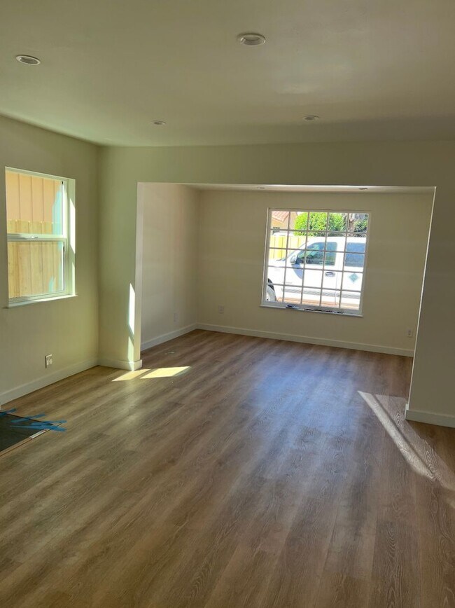 256 N Alvarado St Unit Front House