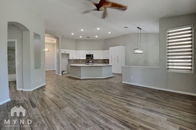 Photo - 1421 W Maplewood St