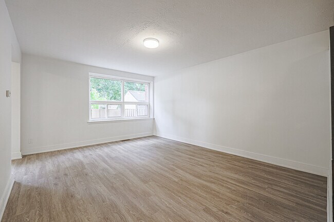 Photo - 2029-2055 Victoria Park Ave