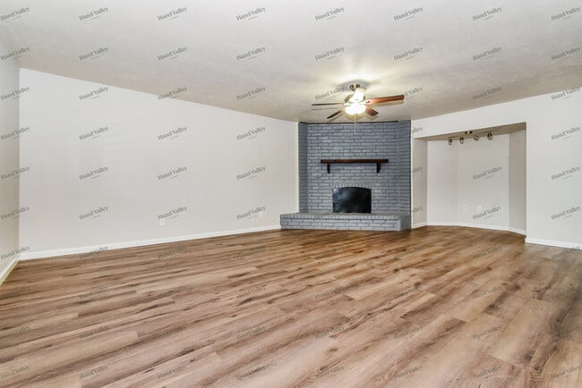 Photo - 5805 Ridgecove Dr
