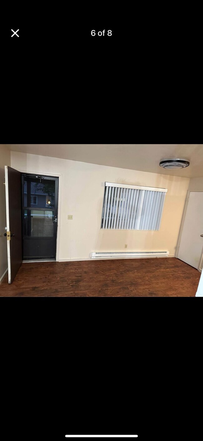 Photo - 887 W 400 S