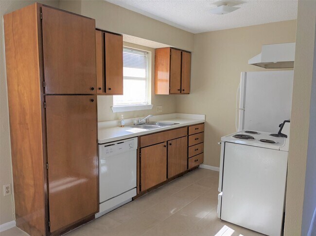 Building Photo - 915 Alexander St Unit 3 Rental