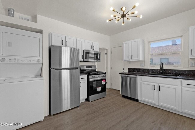 Photo - 325 N 18th Dr Townhome