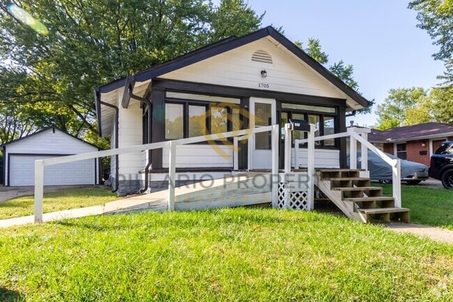 Building Photo - Charming & Updated 2 Bed-2 Bath Anderson B... Rental