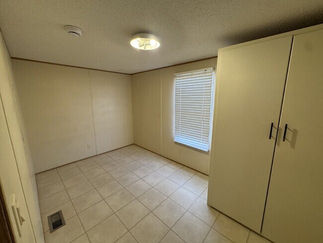 Photo - Charming 3-Bed Retreat in Shallowater with Cozy 840 Sq Ft Living Space! Unit 20