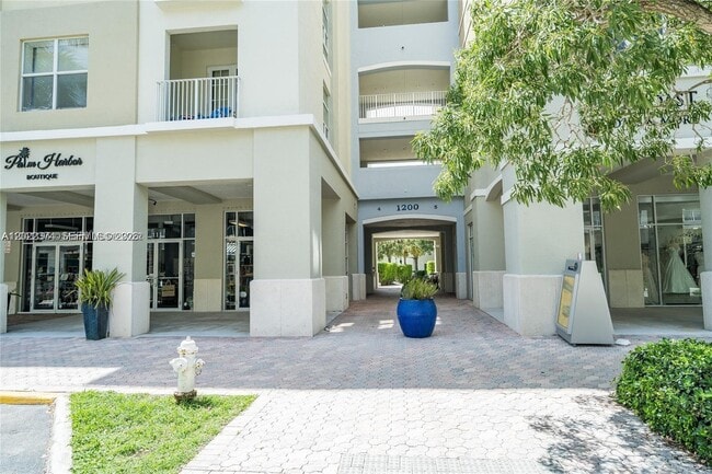 Building Photo - 1200 Town Center Dr Unit 513