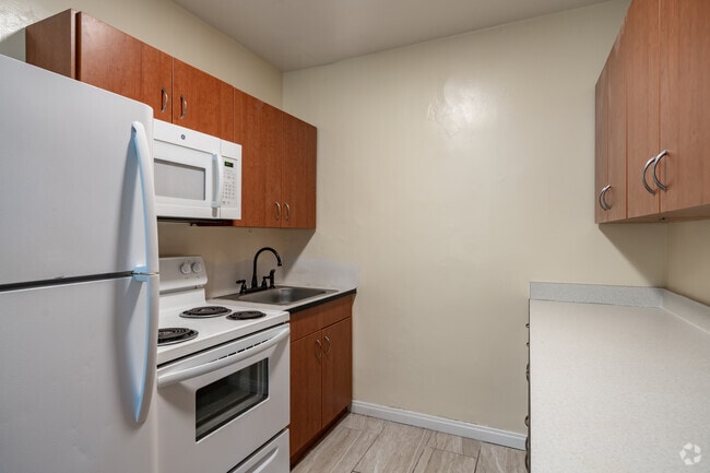 1BR, 1BA - 550SF - Kitchen - Niche Amadore Apartments