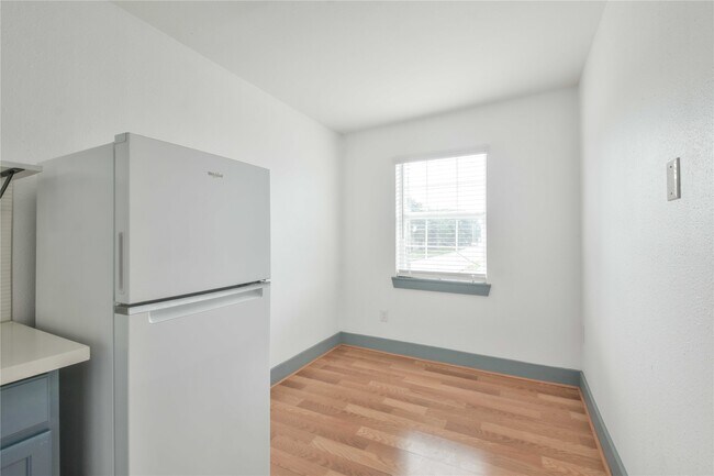 Building Photo - 5320 Polk St Unit 12