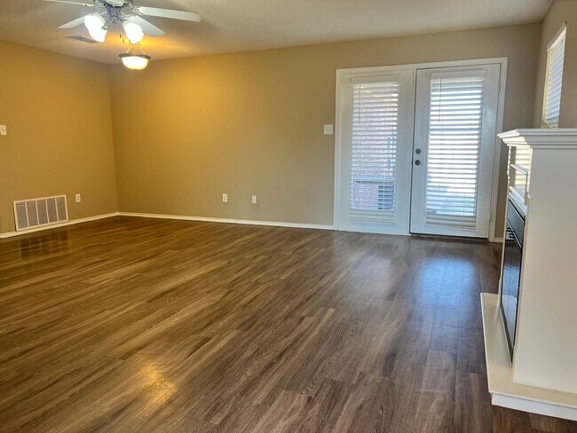 Photo - 3212 109th St Unit B