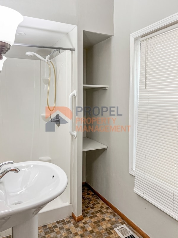 Photo - 5614 Wayne Rd Unidad 1