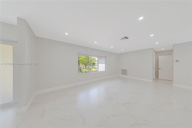 Photo - 8825 SW 151st St