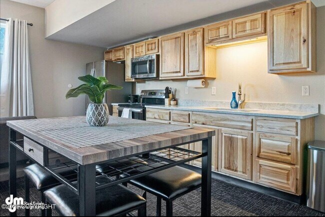 523 E 12th Ave Unit Studio
