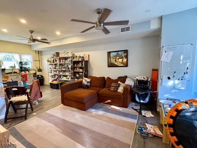 Photo - 425 Lafayette St