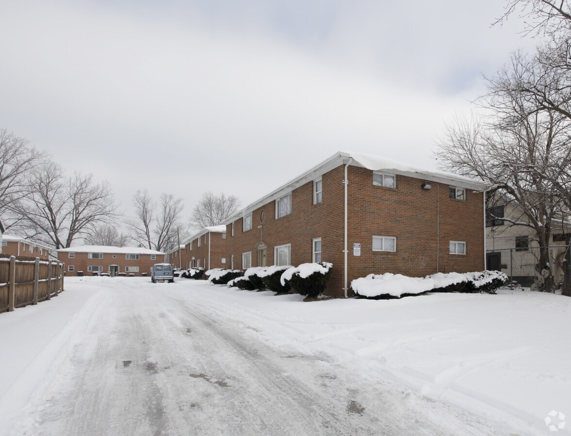 Sunnybrook Apartments - Sunnybrook Apartments
