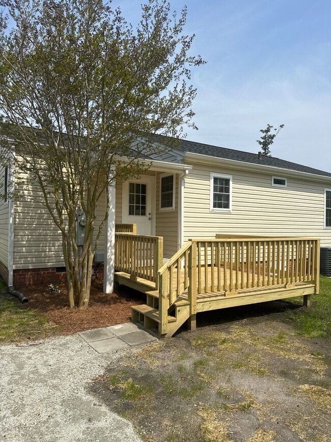 Photo - 215 Miller Blvd