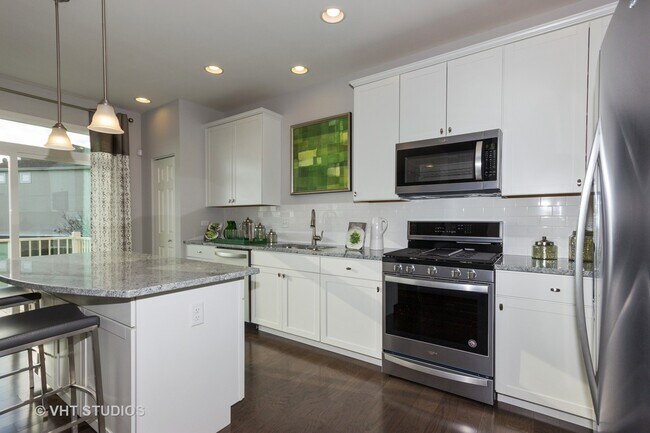 Photo - 285 Lakeshore Dr