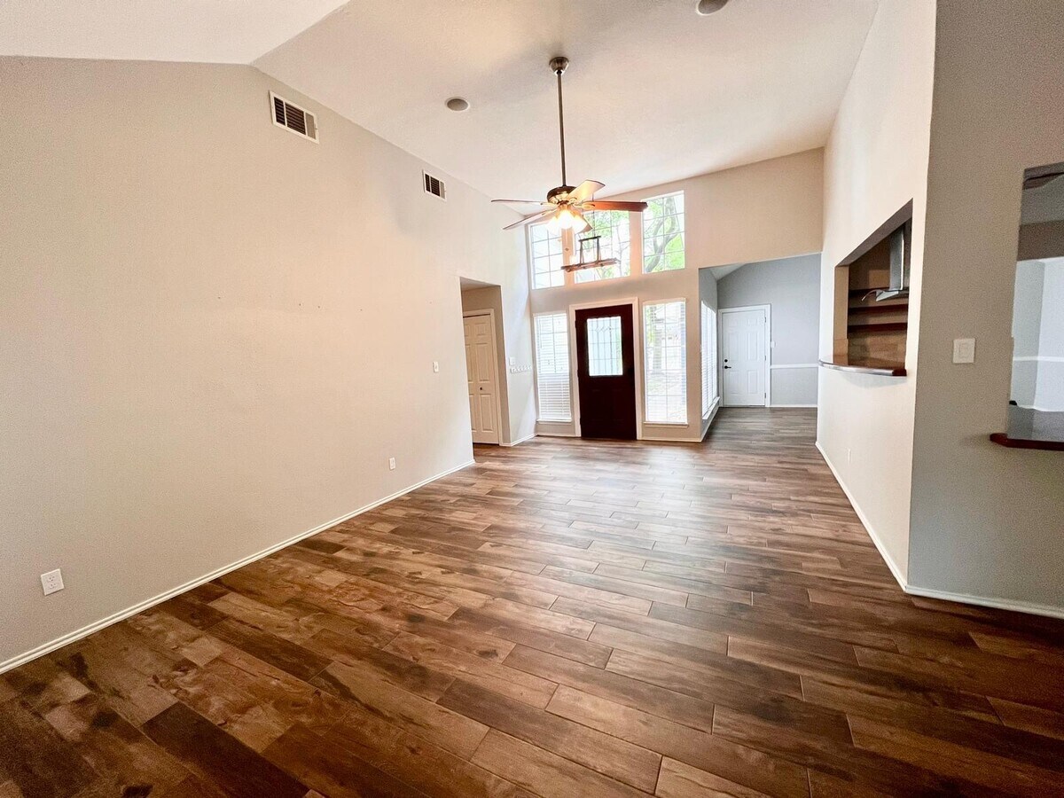 Photo - 40 Country Forest Ct