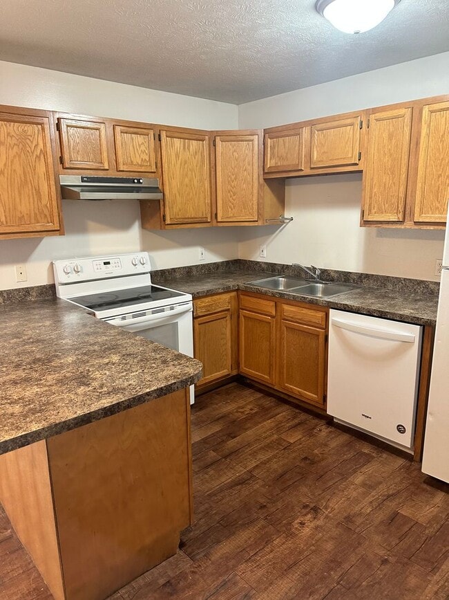 Building Photo - 600-602 Lamont Unit 600