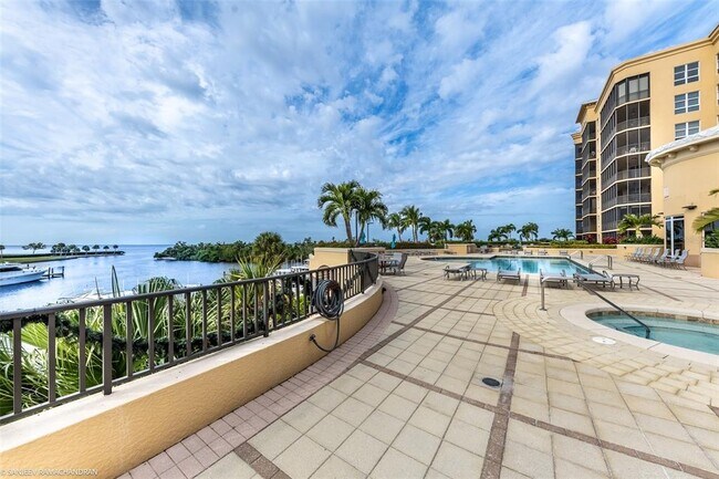 3313 Sunset Key Cir Unit 402