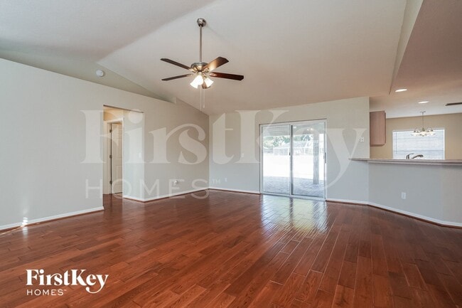 Photo - 421 SE 19th St