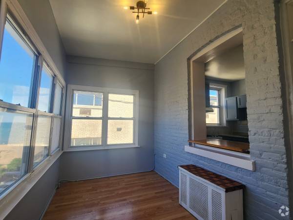 Building Photo - 1058 W Columbia Ave Unit 3rd Floor Rental