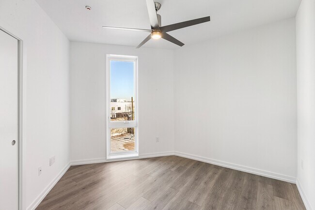 Photo - 1229 N Front St Unit 3B