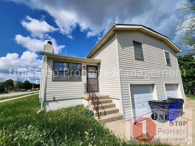 Building Photo - Beautiful 3 Bedroom / 1.5 Bathroom Duplex ... Rental
