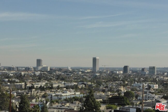 Building Photo - 1131 Alta Loma Rd Unit 403