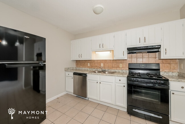 Photo - 5059 Wycliffe Dr SW