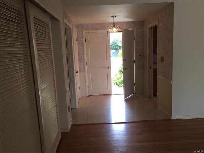 Photo - 23439 Clarendon St