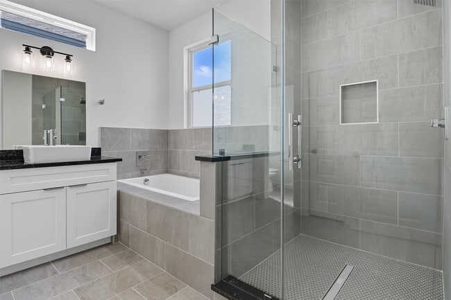 Photo - 2924 El Fenice Ln