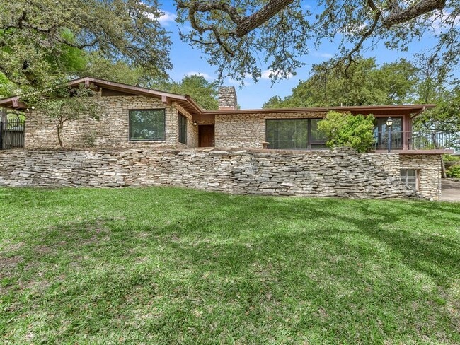 Photo - 402 Almarion Dr House