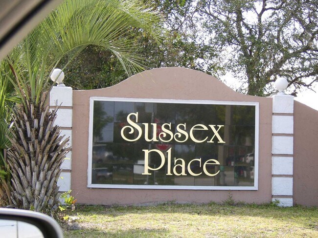 Building Photo - Remodeled Patio Home, Minutes Away From UCF, Technology Park, & the E/W Expressway