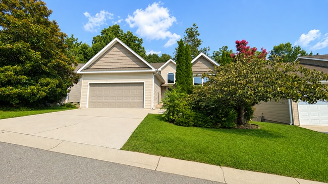 Photo - 106 Woodcreek Cir
