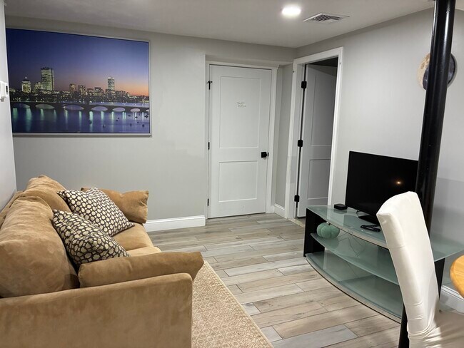 Photo - 89 Britton Ave Unidad First floor