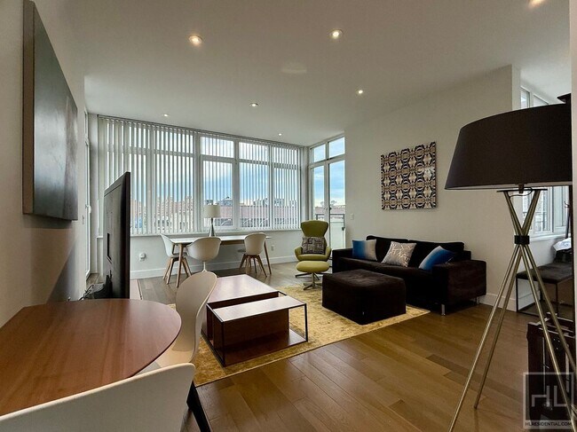 Penthouse 1 bed/1 bath w/ 2 roof decks - Penthouse 1 bed/1 bath w/ 2 roof decks Unit 8A