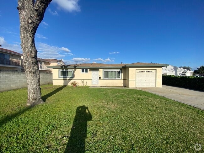Building Photo - 5012 Sereno Dr Rental