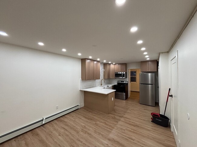 Photo - 140 71st St
