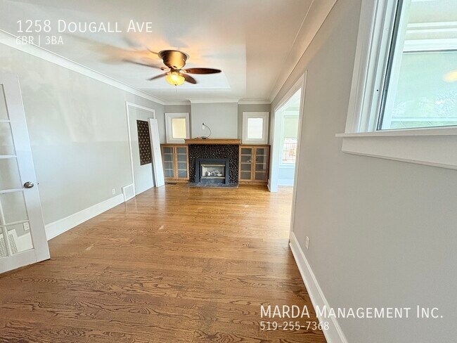 Photo - CHAMRING 6 BED/ 3 BATH HOUSE DOWNTOWN WINDSOR! + UTILITIES