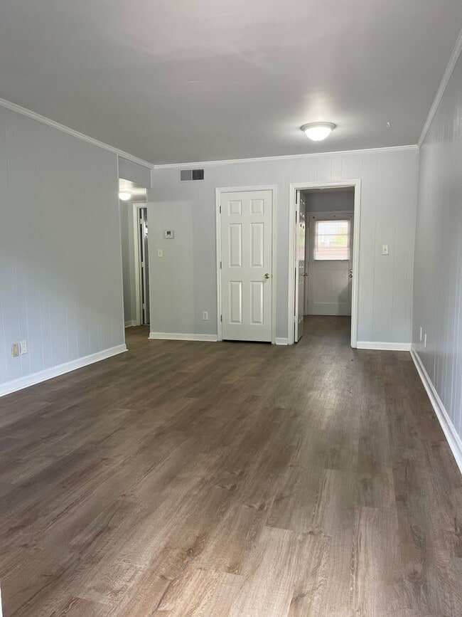 Photo - 2 bedroom, 1 bath apartment in small complex on Hill Street! Walking distance to Normal Town, Dow... Unit 6