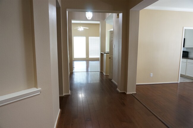 Building Photo - 2114 Madewood Dr
