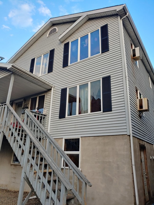 Photo - 225 S Webster Ave Unit 2 - Upper