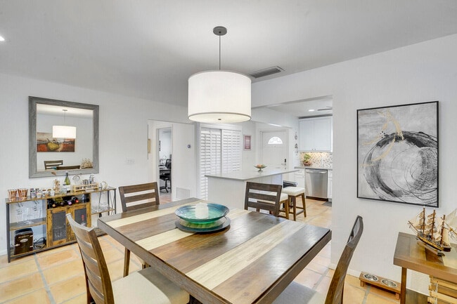Photo - 772 Nantucket Cir Unit B