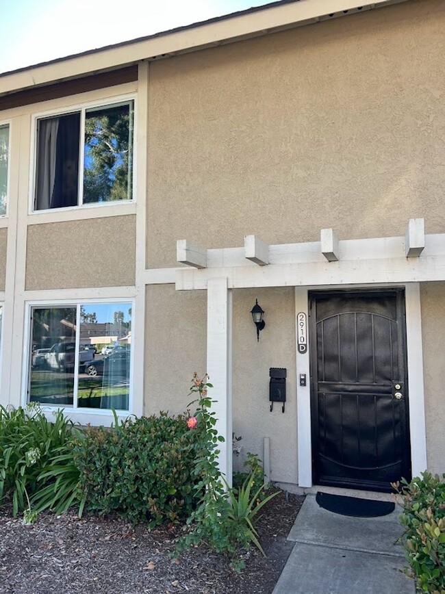 3 Bed | 1.5 Bath Townhome with Garage in S... - 3 Bed | 1.5 Bath Townhome with Garage in S...